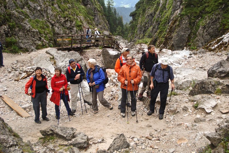 60 Gruppenfoto in der Klamm.JPG
